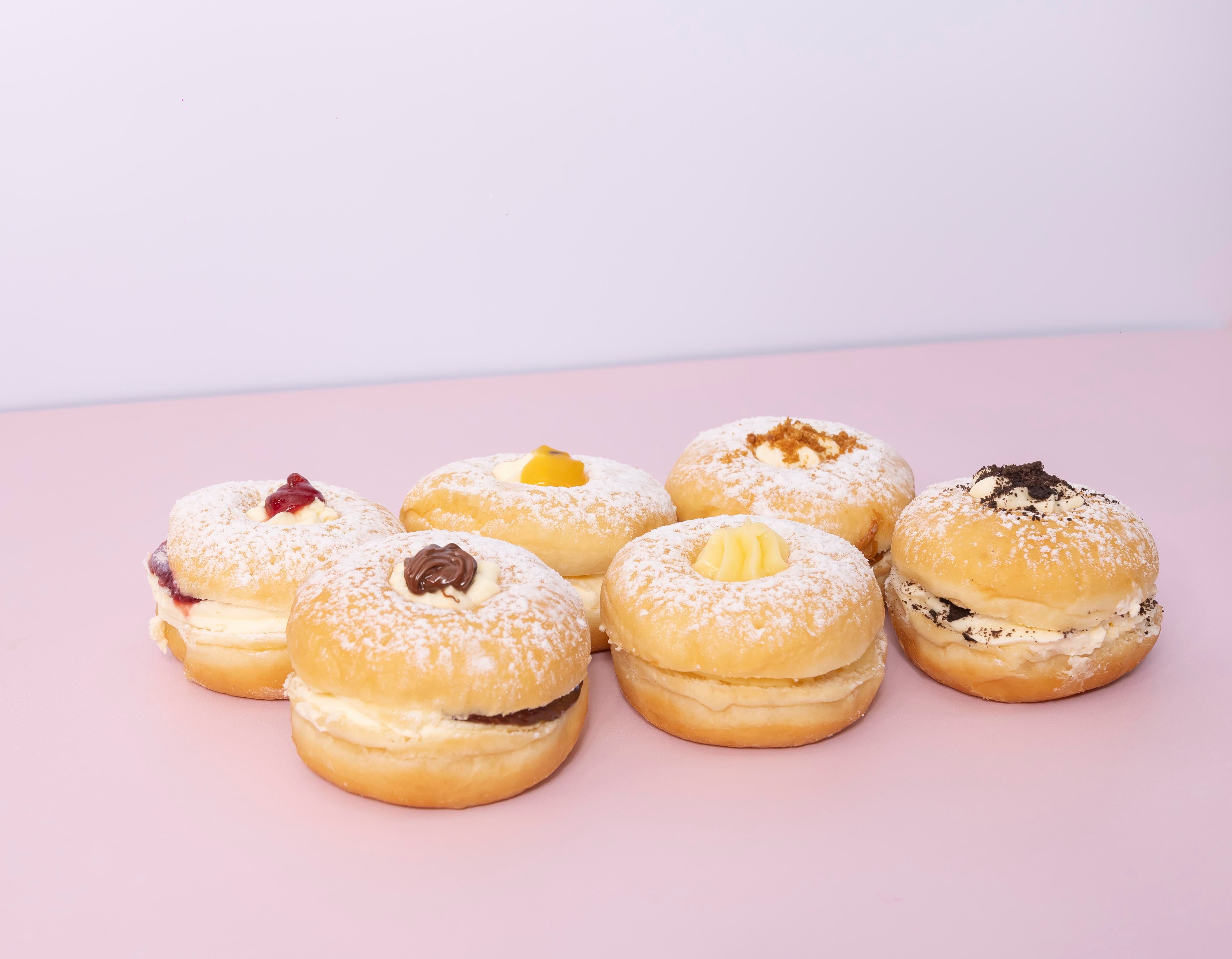 6 Fresh Cream Mini Donut Cakes